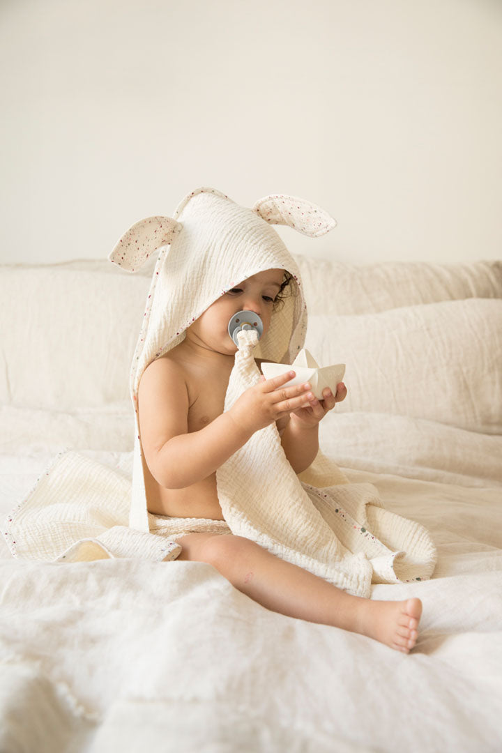 bibs pacifier & bath cape